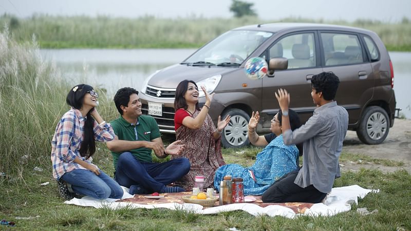 ছুটিতে বেড়াতে গেলে শুধু শিশুকে নয়, সঙ্গে পুরো পরিবারকেই রাখুন