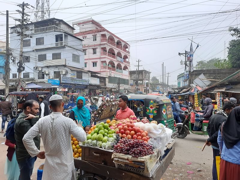 ফেনীতে বিএনপির ডাকা হরতালে জনজীবন ছিল স্বাভাবিক। যানবাহন চলেছে অন্য দিনের মতোই। কোথাও হরতালের কোনো প্রভাব ছিল না। আজ দুপুরে সোনাগাজী পৌর শহরে