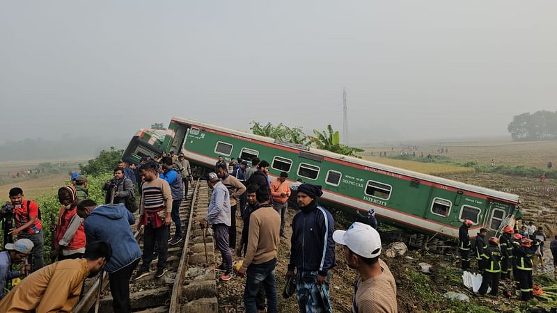 মোহনগঞ্জ এক্সপ্রেস ট্রেনটি গাজীপুরের ভাওয়ালের কাছে বনখড়িয়া এলাকায় লাইনচ্যুত হয়