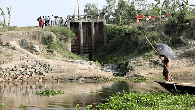 অবৈধ দখলদার সীমিতসংখ্যক। তারাই কেবল নদীর শত্রু। অন্য সবাই নদীর সুরক্ষা চায়।