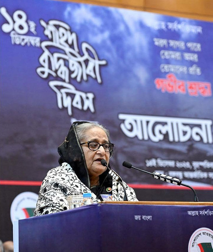 প্রধানমন্ত্রী শেখ হাসিনা আজ শহীদ বুদ্ধিজীবী দিবস উপলক্ষে বাংলাদেশ আওয়ামী লীগ আয়োজিত আলোচনা সভায় সভাপতির ভাষণ দেন