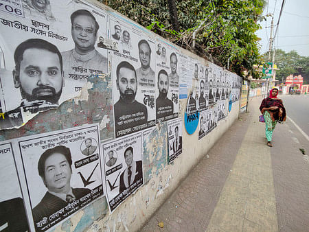 আচরণবিধি লঙ্ঘন করে দেয়ালে সাঁটানো হয়েছে পোস্টার। গতকাল রাজধানীর লালবাগে