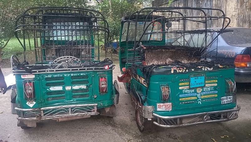 ফেনী শহরে সোমবার সকালে দুটি সিএনজিচালিত অটোরিকশা আগুনে পুড়িয়েছে দুর্বৃত্তরা।