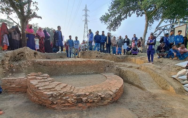 গাজীপুরের কাপাসিয়া উপজেলার দরদরিয়া গ্রামে রানির ভিটায় সুলতানী আমলের স্মৃতিচিহ্ন পাওয়া গেছে। শুক্রবার বিকেলে