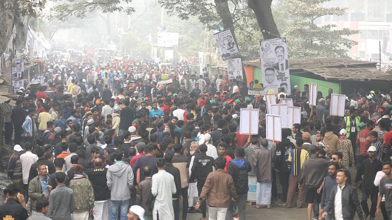 প্রধানমন্ত্রী শেখ হাসিনার জনসভায় অংশ নিতে সমর্থকেরা আসতে শুরু করেছেন। আজ বেলা সোয়া ১১টায় নারায়ণগঞ্জ শহরের ইসদাইরে এ কে এম শামসুজ্জোহা ক্রীড়া কমপ্লেক্সের সামনে