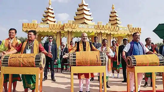 আসামে গত শনিবার এক অনুষ্ঠানে ভারতের স্বরাষ্ট্রমন্ত্রী অমিত শাহ ভারত–মিয়ানমার সীমান্তে বেড়া দেওয়ার সিদ্ধান্তের কথা ঘোষণা করেন