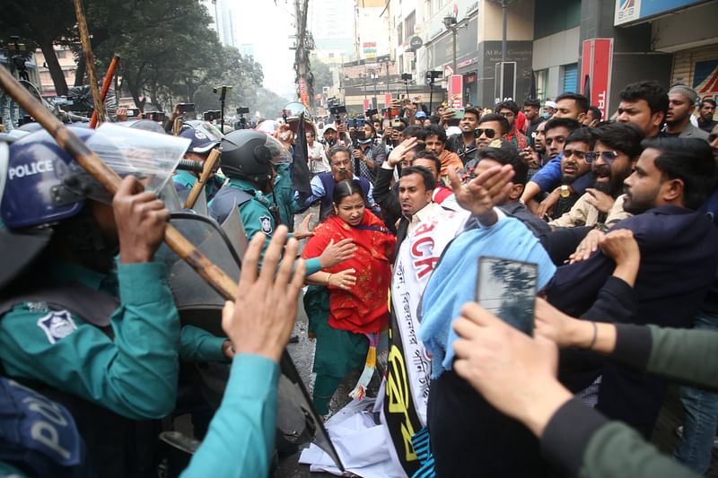 গণ অধিকার পরিষদের কালো পতাকা মিছিলে পুলিশের বাধা