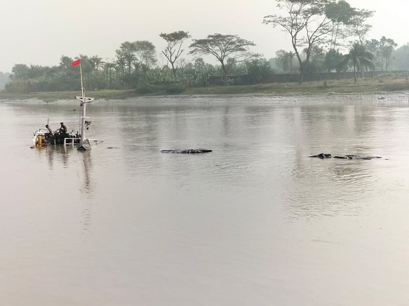 যশোরের অভয়নগর উপজেলার ভাটপাড়া এলাকায় ভৈরব নদে কয়লাবোঝাই এমভি পূর্বাঞ্চল-৭ কার্গো জাহাজটি কাত হয়ে পানি ঢুকে ডুবে যায়