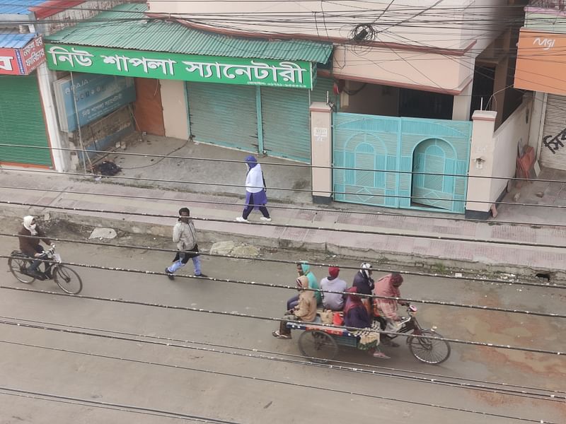 কুষ্টিয়ায় সর্বনিম্ন তাপমাত্রা রেকর্ড করা হয়েছে ৮ দশমিক ৫ ডিগ্রি সেলসিয়াস। আজ সকালে শহরের থানাপাড়ায়