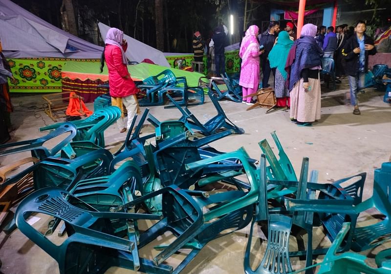 বরিশাল-৫ আসনের সদর উপজেলার চরবাড়িয়া ইউনিয়নের বাটনা গ্রামে স্বতন্ত্র প্রার্থী সালাহউদ্দিন রিপনের প্রধান নির্বাচনী কার্যালয়ে ভাঙচুর করা হয়েছে