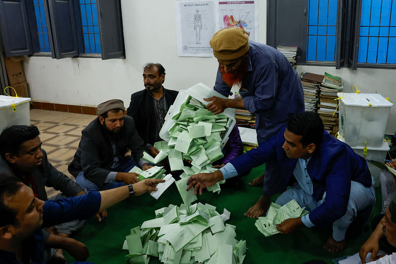 পাকিস্তানে চলছে ভোটের ফল গণনা