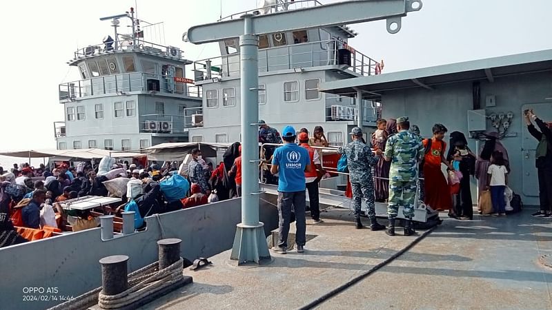 কক্সবাজারের টেকনাফ ও উখিয়ার বিভিন্ন আশ্রয়শিবির থেকে আরও ১ হাজার ৫২৭ রোহিঙ্গা নোয়াখালীর ভাসানচরে পৌঁছান। বুধবার দুপুরে