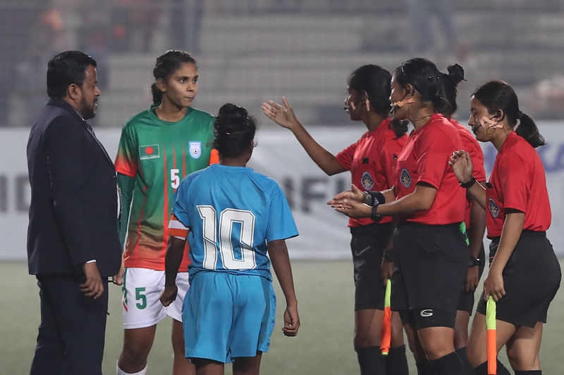 টাইব্রেকারে সাডেন ডেথ থামিয়ে হঠাৎই টসে শিরোপা নির্ধারণের সিদ্ধান্ত নেন ম্যাচ কমিশনার