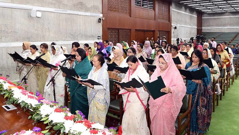 সংরক্ষিত ৫০টি নারী আসনে শপথ নেন নির্বাচিত সংসদ সদস্যরা