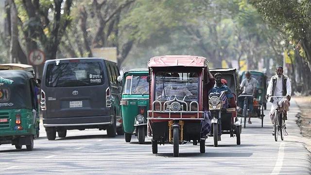 দেশে যত গণপরিবহন আছে, সেগুলো দ্রুত বিদ্যুতে নিয়ে আসা উচিত বলে মনে করেন বিদ্যুৎ প্রতিমন্ত্রী