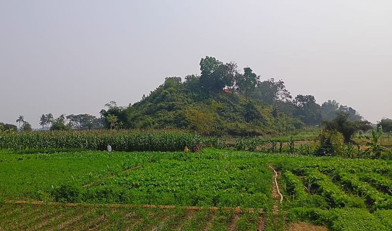 নাইক্ষ্যংছড়ির ঘুমধুম সীমান্তের ওপারে মিয়ানমারের বর্ডার গার্ড পুলিশের ক্যাম্প। সম্প্রতি তোলা