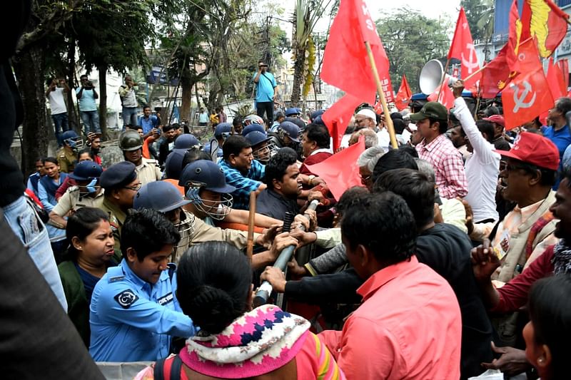 পশ্চিমবঙ্গের সন্দেশখালীতে শাসক দল তৃণমূল নেতাদের নিপীড়নের বিরুদ্ধে বারাসাতে আজ সিপিএমের বিক্ষোভ