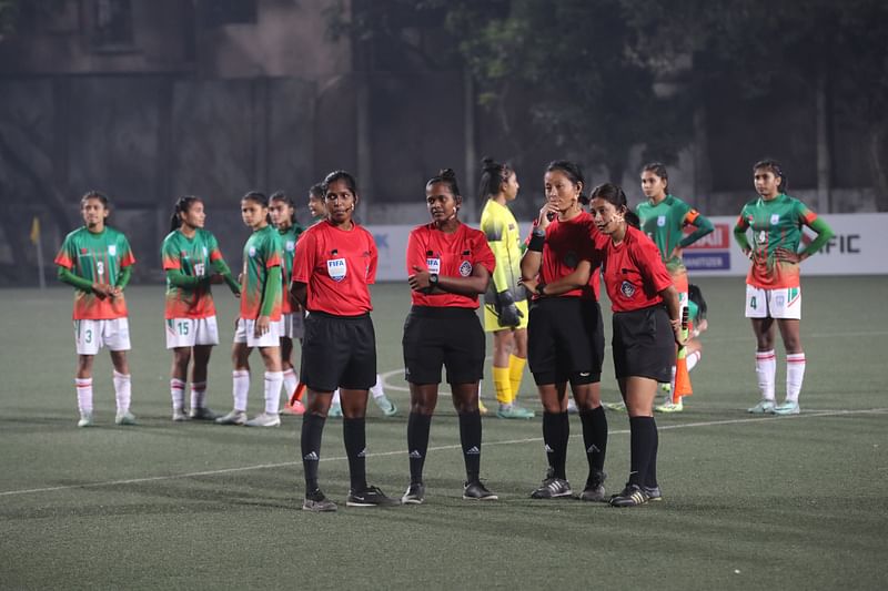 টসে ভারতকে জয়ী ঘোষণার পর বাংলাদেশ দল প্রতিবাদ জানায়