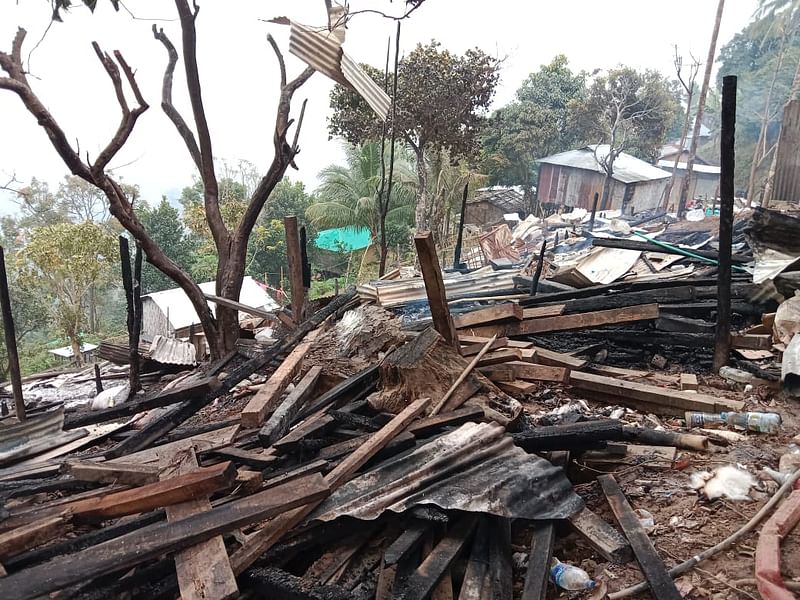 রাঙামাটির সাজেকে আগুনে পুড়ে যাওয়া মেঘছোঁয়া রিসোর্ট