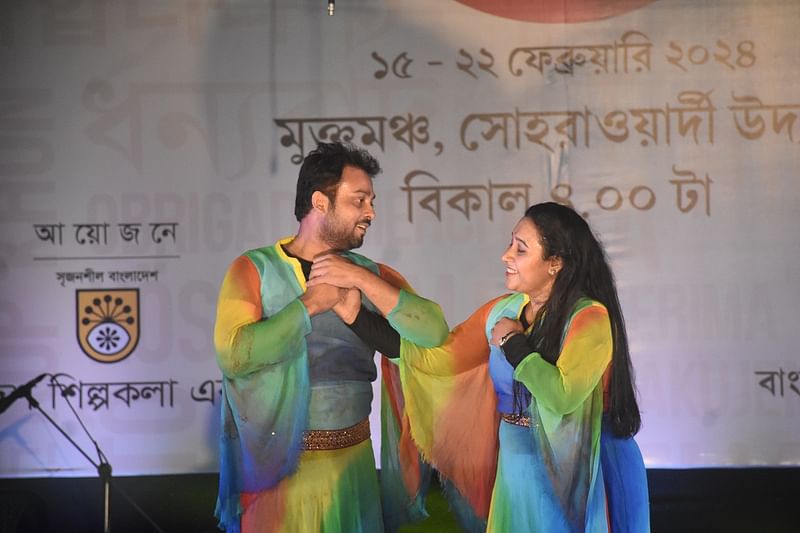 সোহরাওয়ার্দী উদ্যানের মুক্তমঞ্চে ‘একুশের সাংস্কৃতিক উৎসব’–এর চতুর্থ দিনের একটি পরিবেশনা