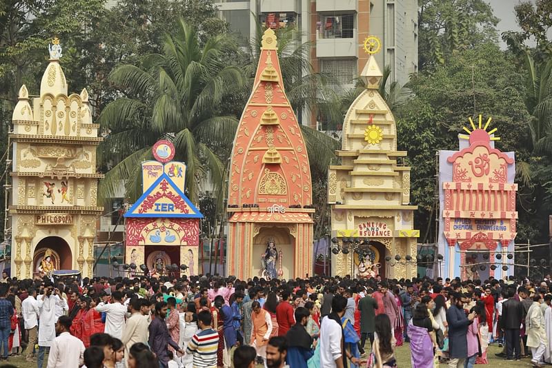 জগন্নাথ হলের মাঠে সরস্বতীপূজার আয়োজন