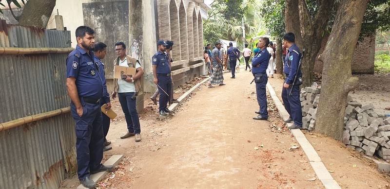 পিটুনিতে চারজন নিহত হওয়ার পর এলাকায় পুলিশ মোতায়েন  করা হয়েছে। আজ নারায়ণগঞ্জের সোনারগাঁয়ের বাঘরী এলাকায়