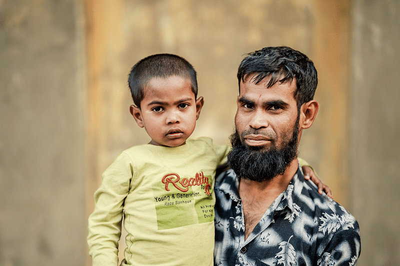 মারাত্মক রক্তরোগ থ্যালাসেমিয়া আক্রান্ত আসমাউলকে কোলে নিয়ে আছেন বাবা মতিউর রহমান