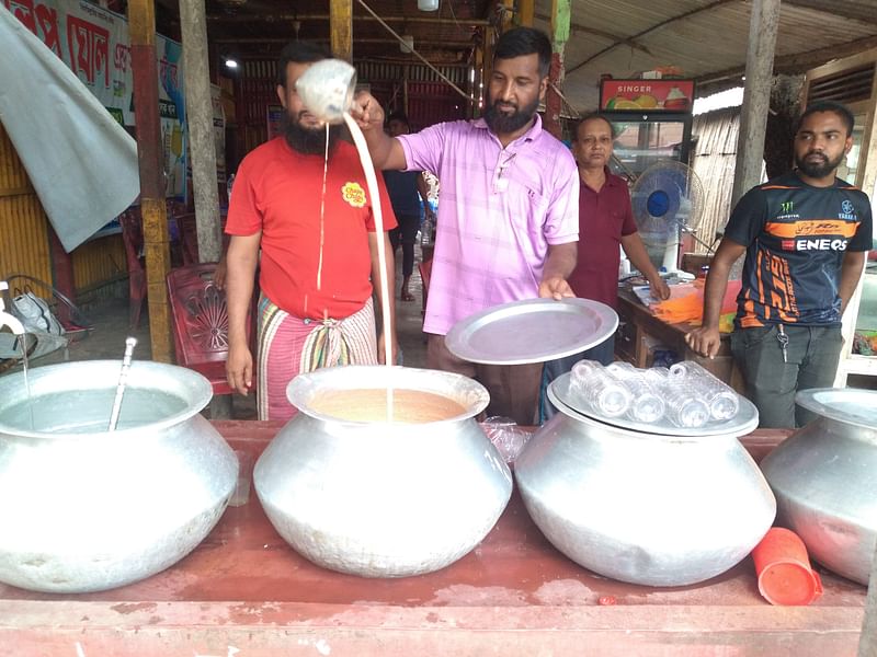 সিরাজগঞ্জের সলপের ঘোল। উল্লাপাড়া সলপ রেলস্টেশন এলাকায়