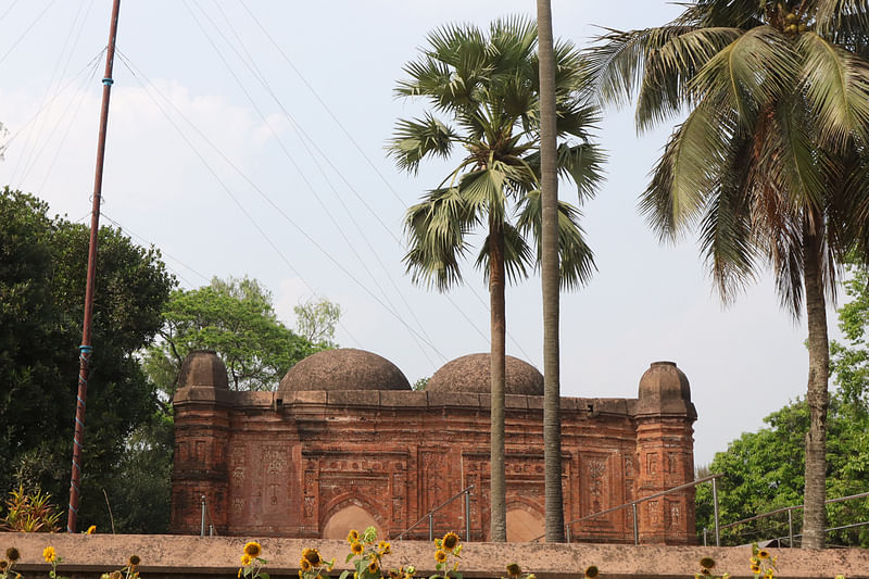 রাজশাহীর ‘বাঘা শাহি মসজিদ’। বাংলার স্বাধীন সুলতান নুসরত শাহ এই মসজিদ নির্মাণ করেন