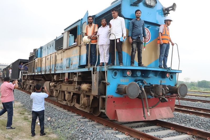 ১২০ কিলোমিটার গতির পরীক্ষামূলক ট্রেনটি ফরিদপুরের ভাঙ্গা থেকে যশোরের রূপদিয়ার উদ্দেশে ছেড়ে যায়। আজ শনিবার সকালে ফরিদপুরের ভাঙ্গার বামনকান্দা রেলওয়ে জংশন এলাকায়