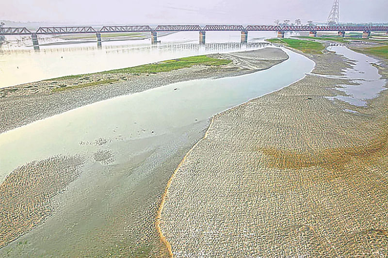 লালমনিরহাটে তিস্তার বুকে জেগে ওঠা চর