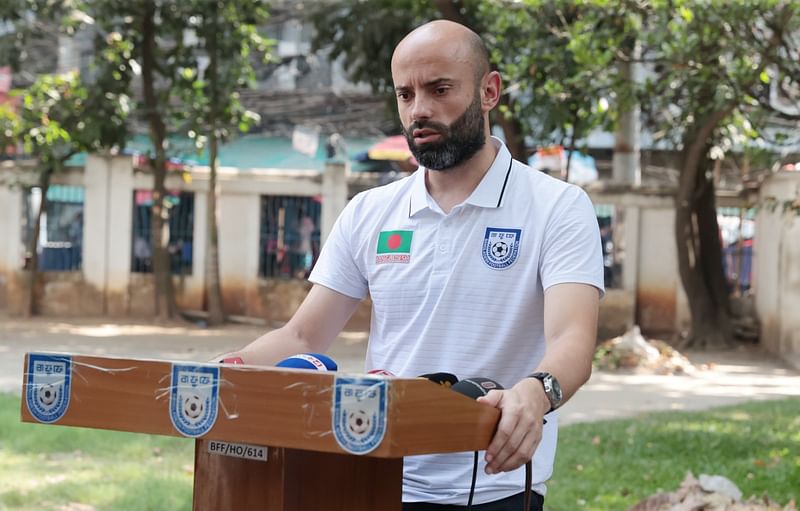 সংবাদমাধ্যমে আজ কথা বলেন বাংলাদেশ জাতীয় ফুটবল দলের কোচ হাভিয়ের কাবরেরা