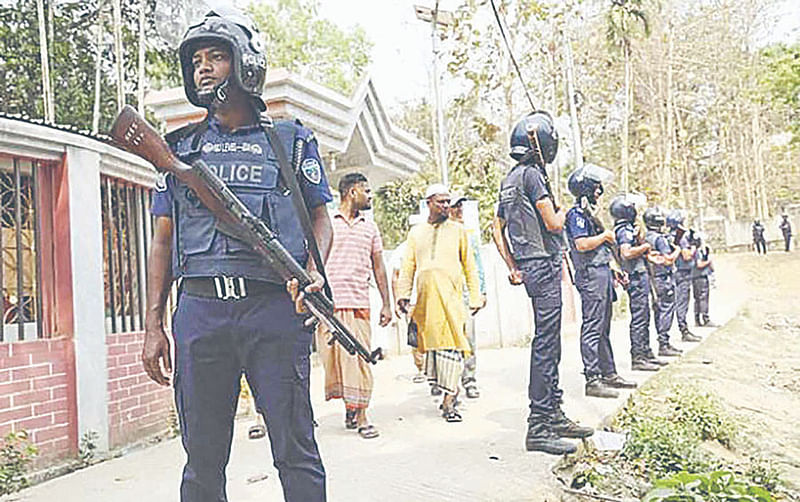 থানচি এলাকায় কেএনএফের হামলার পর পুলিশের পাহারা