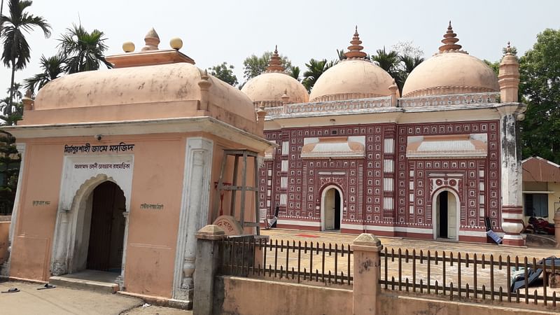 পঞ্চগড়ের আটোয়ারী উপজেলার মির্জাপুরে মোগল স্থাপত্যশৈলীতে নির্মিত ‘মির্জাপুর শাহী জামে মসজিদ’