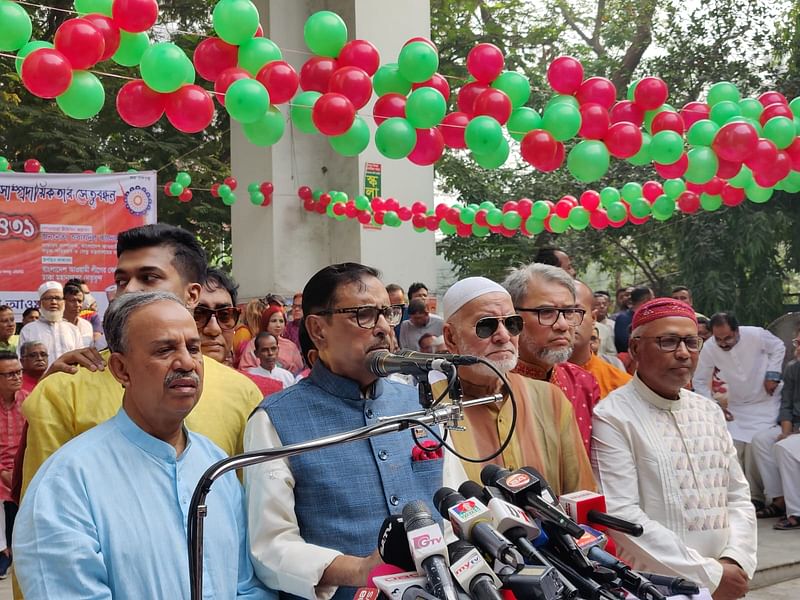 পুরান ঢাকার বাহাদুর শাহ পার্কে পয়লা বৈশাখ উপলক্ষে আয়োজিত আলোচনা সভায় বক্তব্য দেন ওবায়দুল কাদের