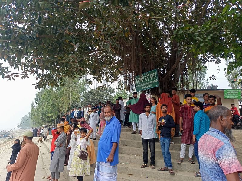 নদীর বাতাসে জলীয় বাষ্প বেশি। অক্সিজেনও তাজা। চরে কিংবা নদীর পাড়ে দীর্ঘ সময় হাঁটলেও ক্লান্তি ভর করে না।