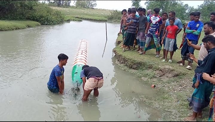 খালে ভেসে এসেছে ‘টর্পেডো’সদৃশ বস্তু। আজ রোববার সকালে পটুয়াখালীর রাঙ্গাবালীর মৌডুবির মীরকান্দা খালে