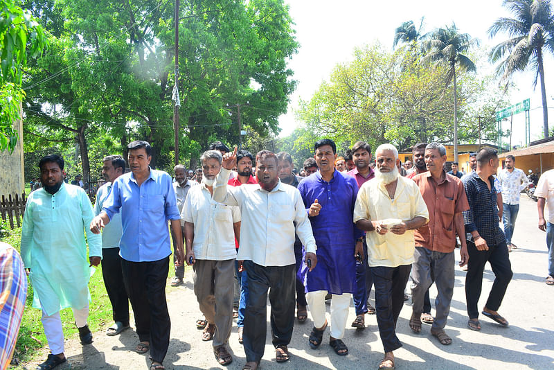 রাজশাহী চিনিকলের প্রকৌশলী সামিউল ইসলামের শাস্তির দাবিতে বিক্ষোভ মিছিল করেছেন শ্রমিকেরা। আজ সোমবার সকাল সাড়ে ১০টার দিকে