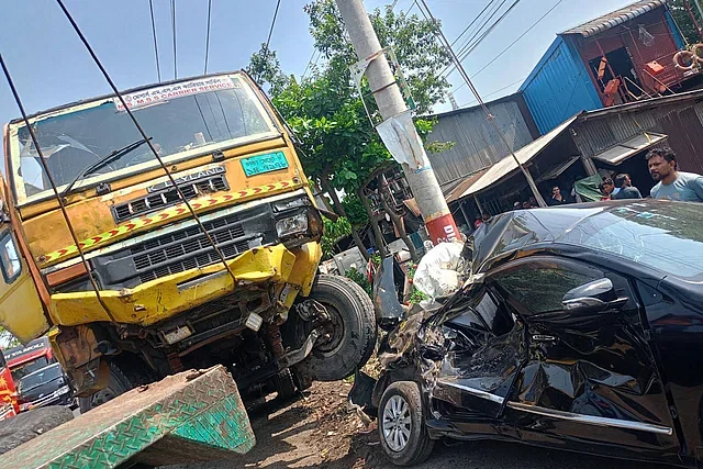 চট্টগ্রামের সীতাকুণ্ডের ভাটিয়ারী ইউনিয়নের চেয়ারম্যানঘাটা এলাকায় সড়ক দুর্ঘটনা