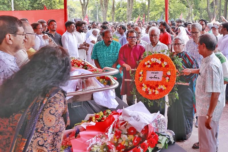 কেন্দ্রীয় শহীদ মিনারে হায়দার আকবর খান রনোকে শ্রদ্ধা