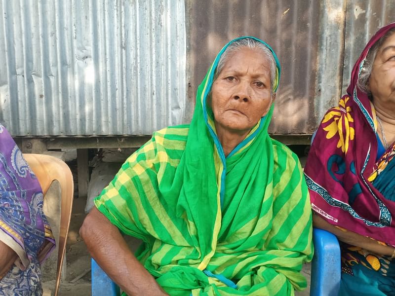 ১৩ বছর পর বাড়ি ফিরেছেন জগুন বিবি। সম্প্রতি শরীয়তপুরের জাজিরা উপজেলার ডেঙ্গর ব্যাপারীকান্দি গ্রামে