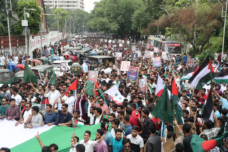 ফিলিস্তিনে ইসরায়েলি আগ্রাসন বন্ধের দাবিতে বাংলাদেশ ছাত্রলীগ ঢাকা বিশ্ববিদ্যালয়ে মিছিল ও সমাবেশ করে। ঢাকা, ৬ মে