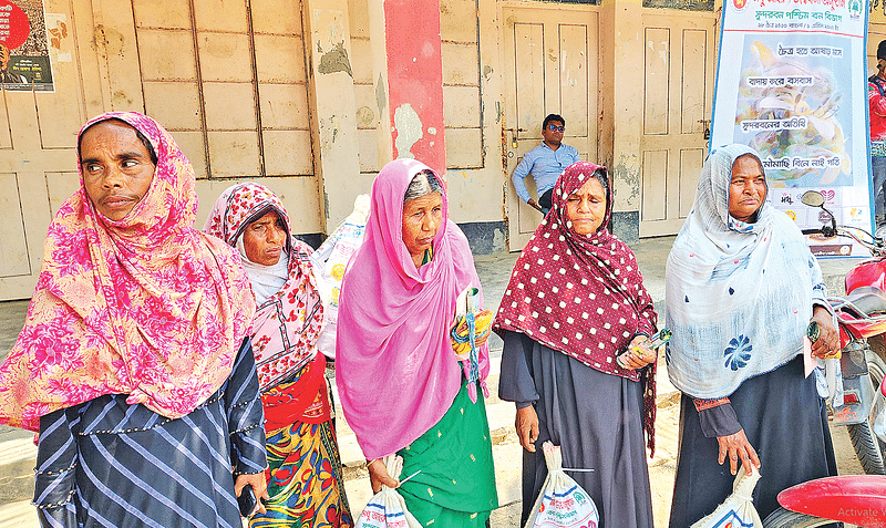 সাতক্ষীরার শ্যামনগর উপজেলার বুড়িগোয়ালিনী সরকারি প্রাথমিক বিদ্যালয় মাঠে পাঁচ বাঘবিধবা। গত পয়লা এপ্রিল