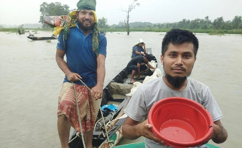 টানা বৃষ্টি হওয়ায় হালদায় দ্বিতীয় দফায় নমুনা ডিম ছেড়েছে মা মাছ। গতকাল সন্ধ্যায় চট্টগ্রামের হাটহাজারীর উত্তর মাদার্শা এলাকায়