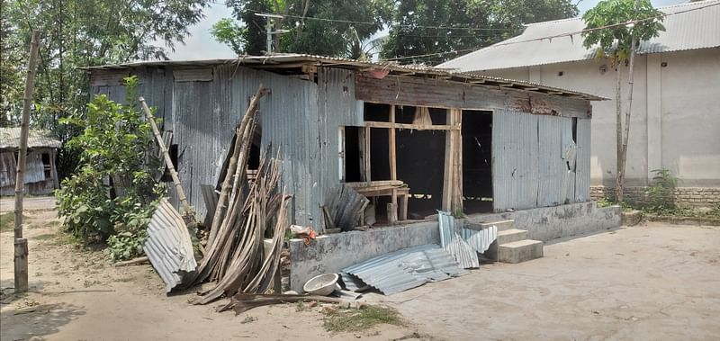 শরীয়তপুর সদর উপজেলা পরিষদ নির্বাচনে দুই ভাইস চেয়ারম্যান প্রার্থীর সমর্থকদের মধ্যে সংঘর্ষ ও বসতঘর ভাঙচুরের ঘটনা ঘটেছে। সদরের তুলাসার এলাকায়