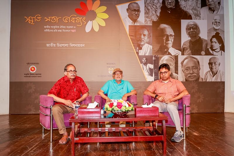 এস এম সুলতান ও কাইয়ুম চৌধুরীকে স্মরণের মধ্য দিয়ে শুরু হয় ‘স্মৃতি সত্তা ভবিষ্যৎ’ শিরোনামে স্মরণ অনুষ্ঠান