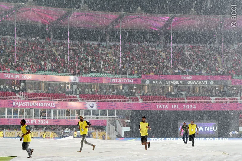 বৃষ্টিতে একটি বলও হতে পারেনি গুয়াহাটিতে