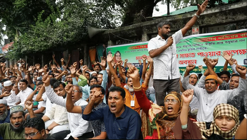 একজন শিক্ষক আগে মানুষ পরে শিক্ষক। তাই সবার আগে সামাজিক জীব হিসেবে মৌলিক চাহিদা পূরণে এগিয়ে আসতে হয়।