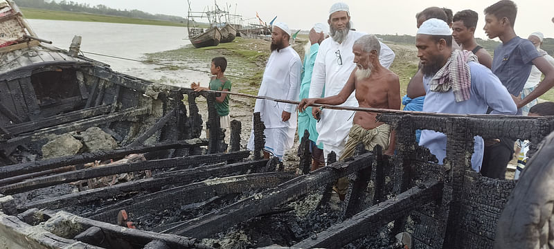 এক জেলের ট্রলার ও জাল পুড়িয়ে দিয়েছে দুর্বৃত্তরা। বুধবার সকালে
ভোলার মনপুরা উপজেলার হাজিরহাট ইউনিয়নের ভূঁইয়াহাট এলাকার টেকেরখালে