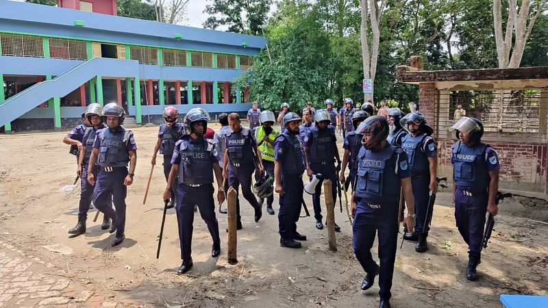 মাদারীপুর সদর উপজেলা পরিষদের নির্বাচনে বালিয়া সরকারি প্রাথমিক বিদ্যালয় ভোটকেন্দ্র ও আশপাশে দুই পক্ষের মধ্যে সংঘর্ষ ও ককটেল বিস্ফোরণের ঘটনা ঘটে। এরপর কেন্দ্রটিতে অতিরিক্ত পুলিশ মোতায়েন করা হয়